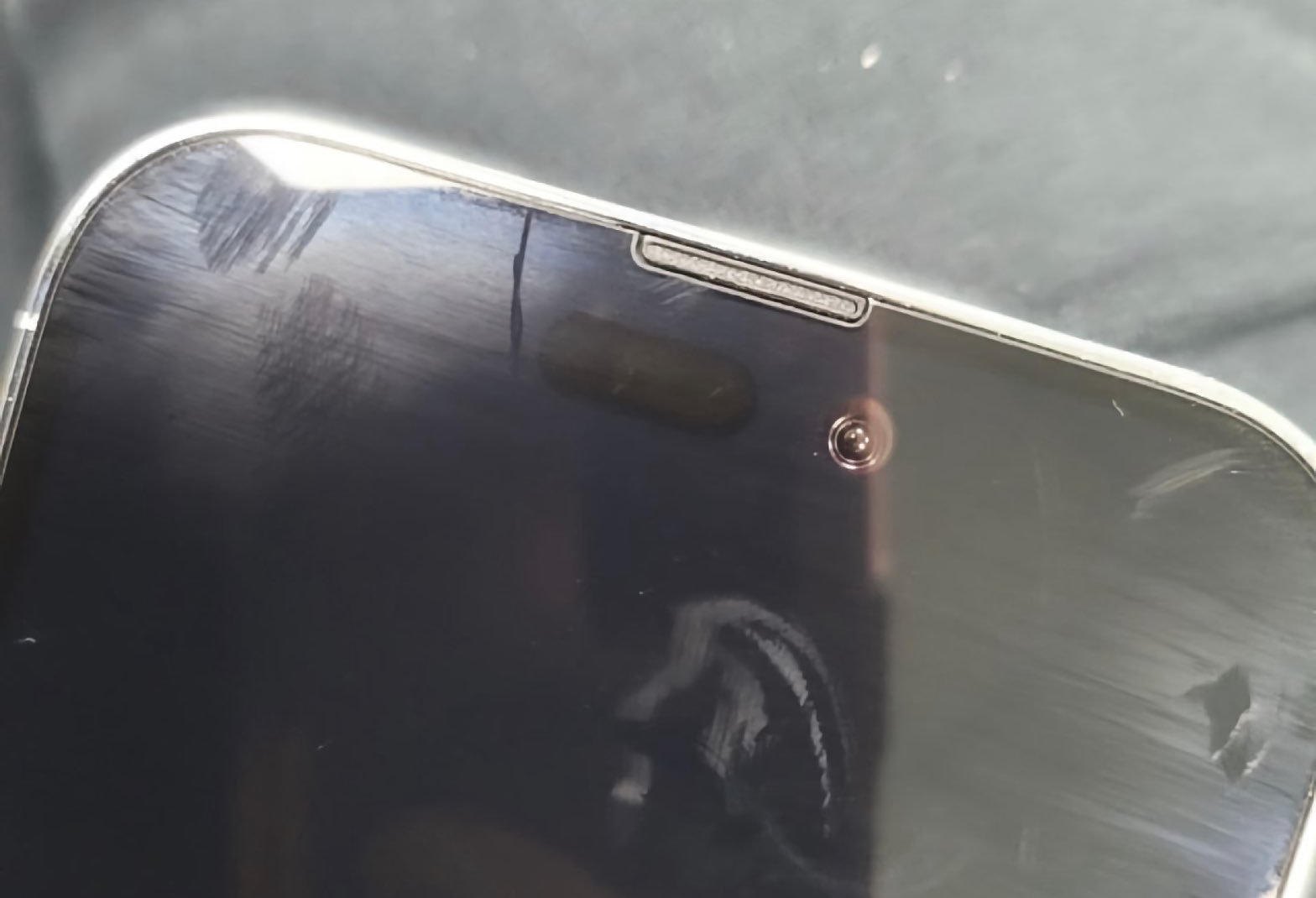 Camera selfie iPhone 11 bị mờ